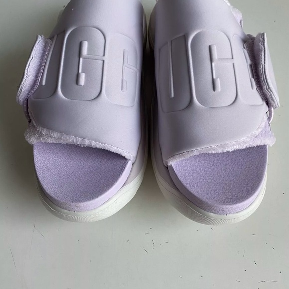 Cute comfy Ugg sliders! - Picture 1 of 9
